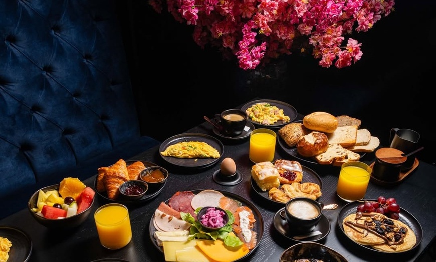 Image 1: Frühstück deluxe auf der Reeperbahn: starte den Tag mit einem Frühstücksbuffet für 1-4 Pers. (bis 44% sparen) 
