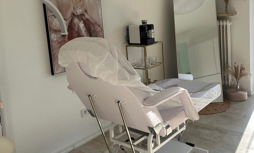 Image 4: 1 oder 2 Gesichtsbehandlungen mit Microneedling à 60 Min. für 1 Person