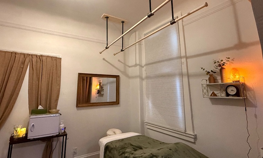 Image 3: Combination Ritual, Himalayan Salt Stone, Thai Aroma / Swedish Massage