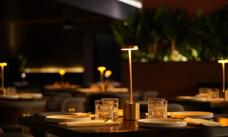 Image 2: Saturday Brunch(4 Hours) For 1,2,or 4 Bottomless Beverages & More