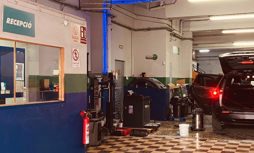 Image 8: Cambio de aceite y filtros con revisión pre-ITV  para tu vehículo