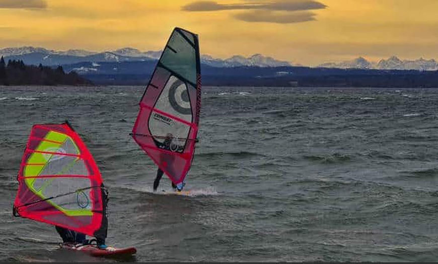 Image 5: 5 Std. Windsurf-Grundkurs inkl. Leihausrüstung für 1 oder 2 Personen