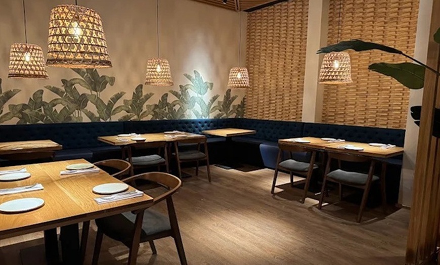 Image 4: Menú especial prémium para 2 o 4 personas con botella de vino 