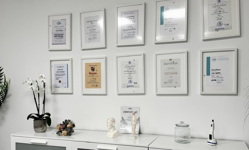 Image 6: Injektion von 0,75-2 ml Hyaluron im Gesicht für Zone nach Wahl