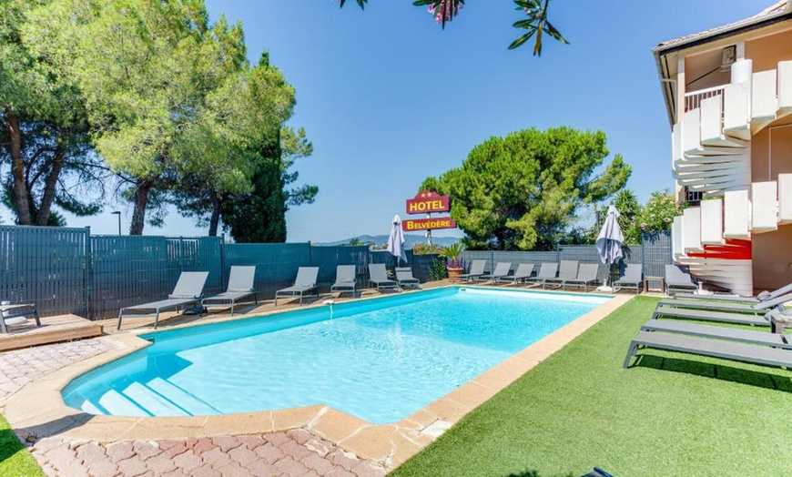 Image 2: Proche Cannes : 1 ou 2 nuits en chambre double, option petit-déjeuner