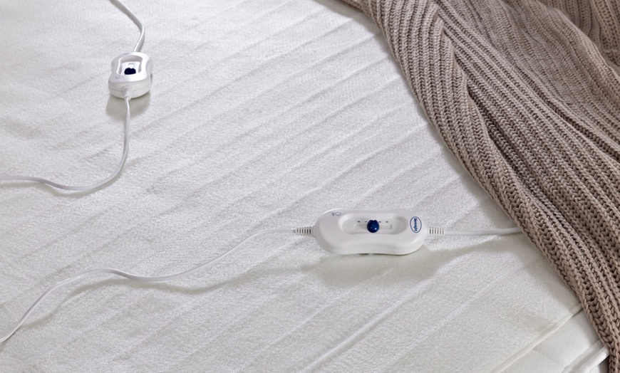 Image 2: Silentnight Dual Control Electric Blanket - Yours&Mine, Super Soft, Machine Washable