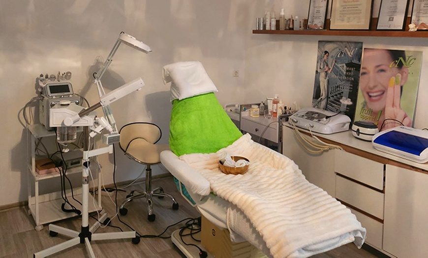 Image 2: 50 - 100 Min. Gesichtsbehandlung nach Wahl für 1 Person