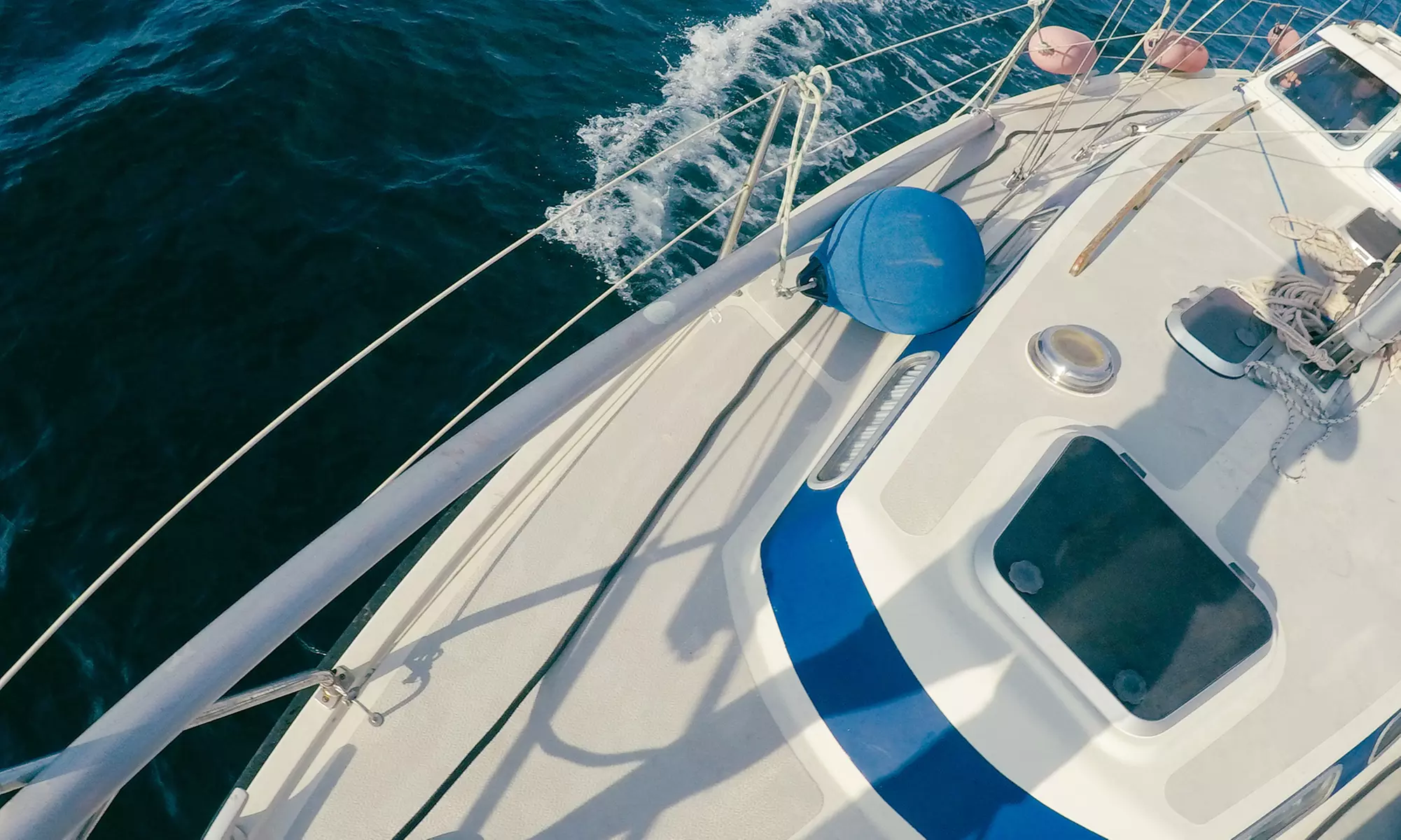 Paseo en velero en grupo o privado con bebidas y picoteo para 1-4 pax.