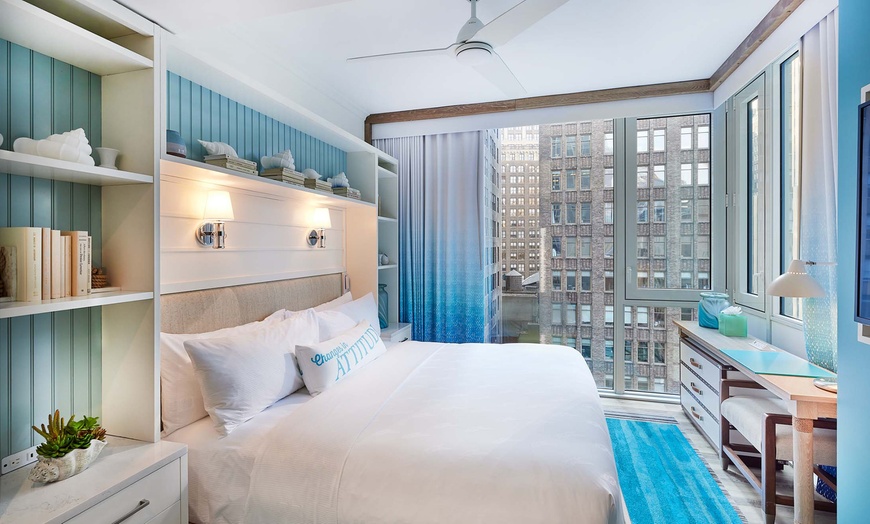 Image 11: Resort in Midtown Manhattan with Rooftop Pool 
