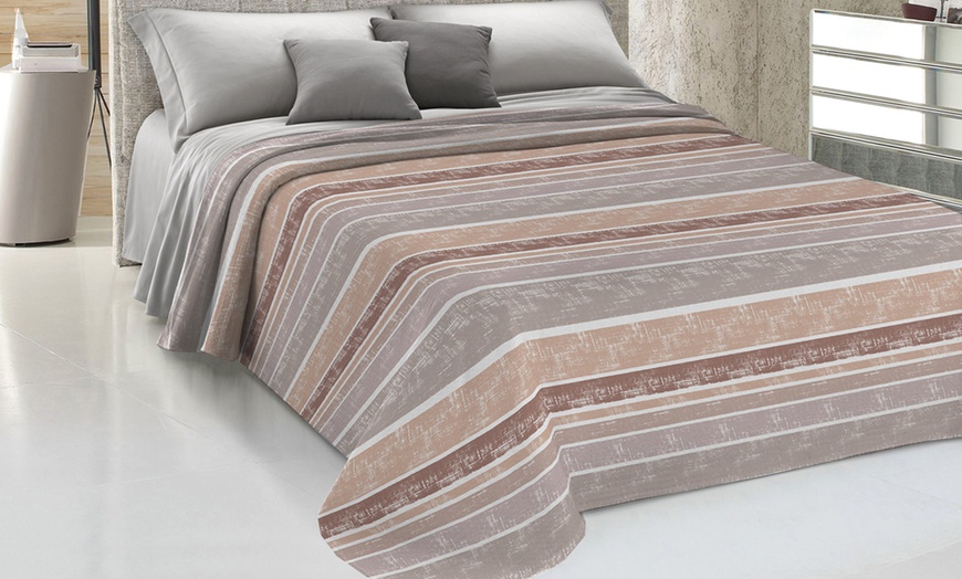 Image 3: Colcha fina 100% algodón ideal para primavera y verano