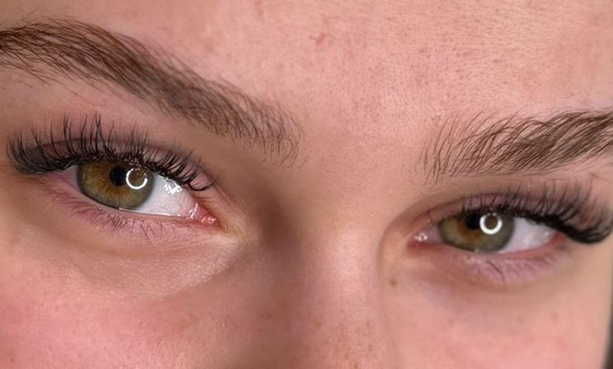 Image 2:  Wimpernverlängerung mit 1:1-Technik opt. inkl. Refill für 1 Person