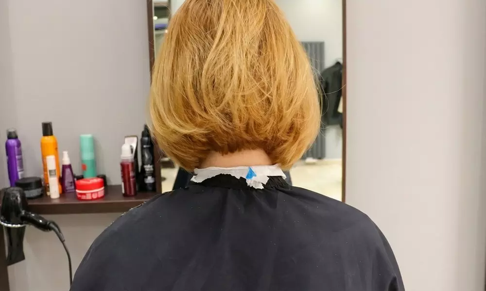 Damen-Haarschnitt, optional mit Komplett- oder Ansatzfarbe bis 2 cm