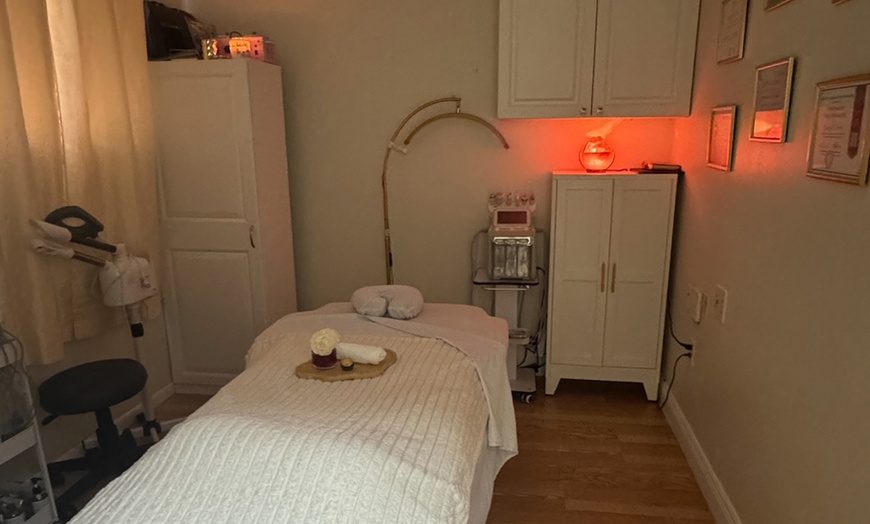 Image 2: 60 or 90-Minute Deep Tissue Massage or Two 60-Minute Sessions