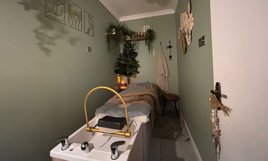 Image 3: Enjoy a Soothing Japanese Head Spa Experience 