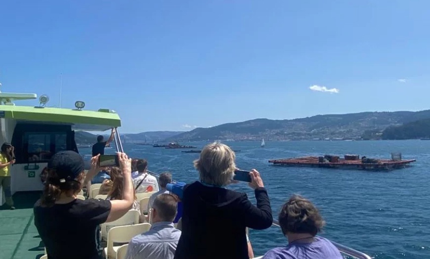 Image 4: Ruta del mejillón con degustación en catamarán para niño o adulto