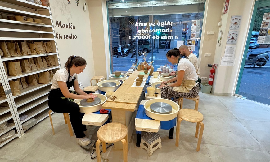 Image 4: Taller de cerámica con vermut y patatas bravas o iniciación creativa