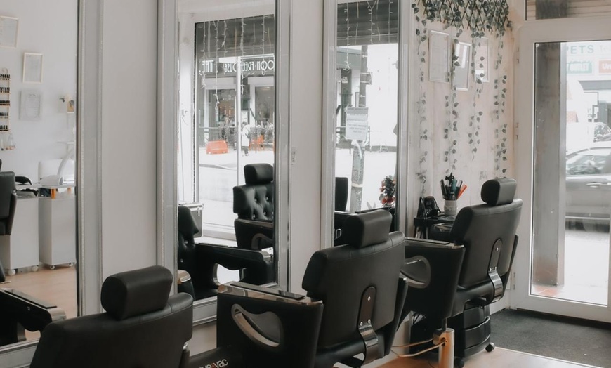 Image 4: Up to 45% Off on Hair Colour/Highlights/Roots