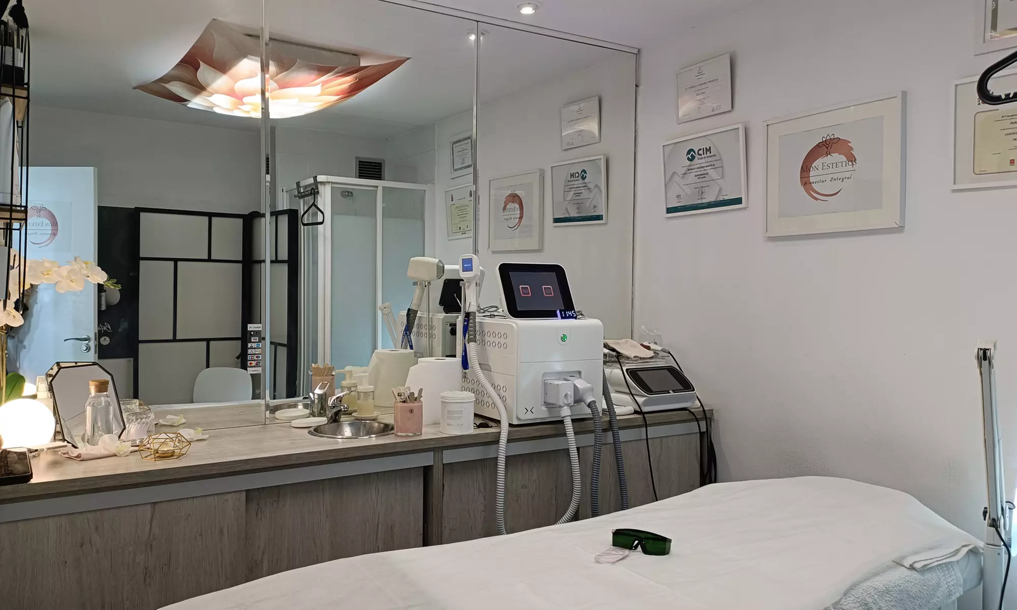 1 o 2 sesiones de eliminación de microblading en cola de la ceja o en cejas completas, ahorra hasta un 54% - Second Medium