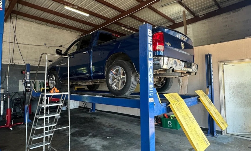 Image 4: Synthetic or Full Synthetic Blend Oil Change with 40-Minute MPI