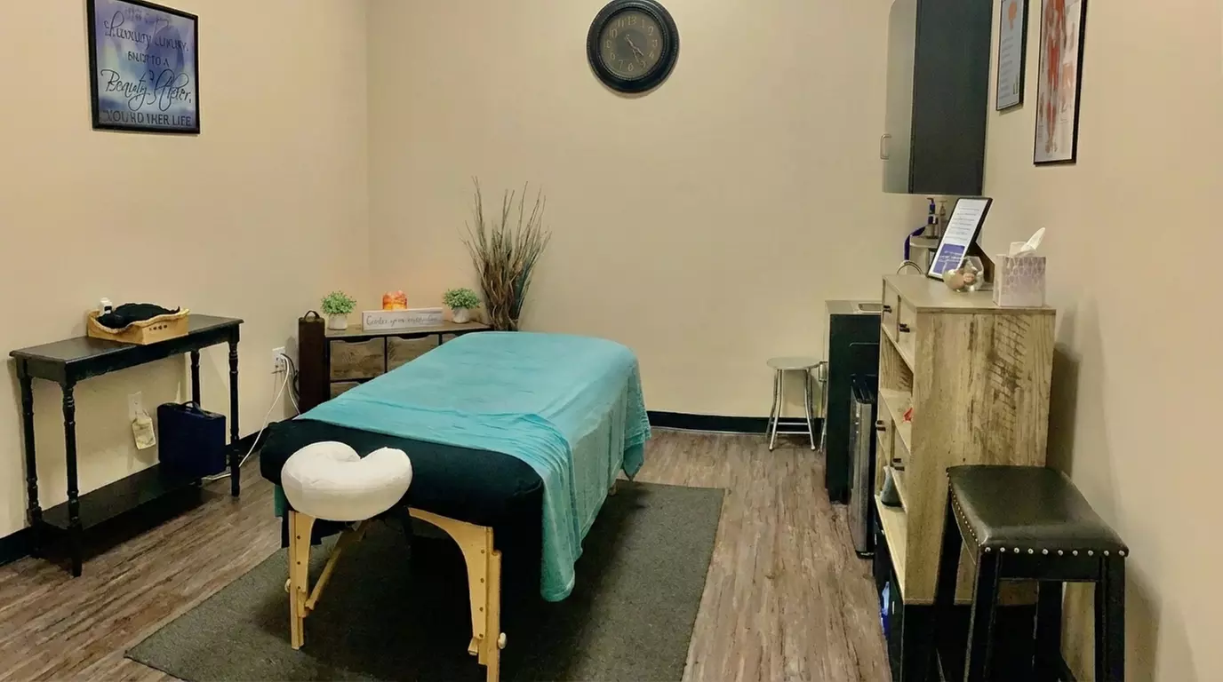 Ageless Radiance: 60-Minute HydraFacial Sessions