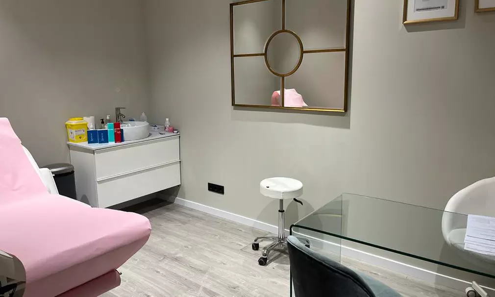 Renueva tu piel: tratamiento bioestimulante facial en Clínicas A. Querales - Second Medium