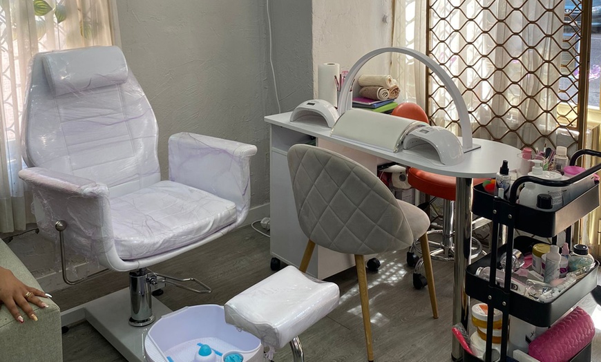 Image 3: Sesiones de peluquería con lavado, corte, peinado, tinte o mechas 