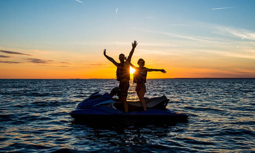 Image 4: Hasta 17% de dto. en Alquiler de motos acuáticas en Limit Boat Rental