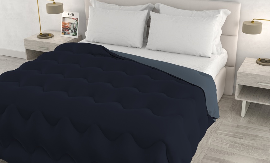 Image 7: Trapunta invernale bicolore Zoe Made in Italy