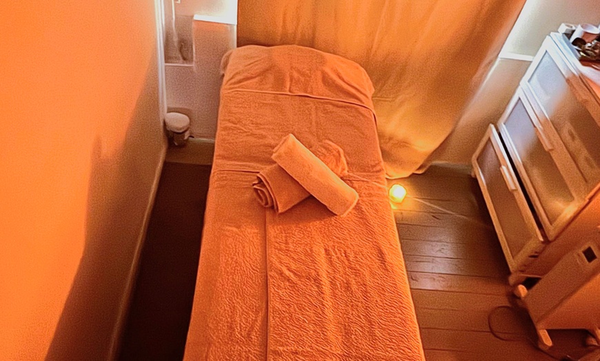 Image 2: Massage du corps, cuir chevelu aux huiles et soin du visage au choix