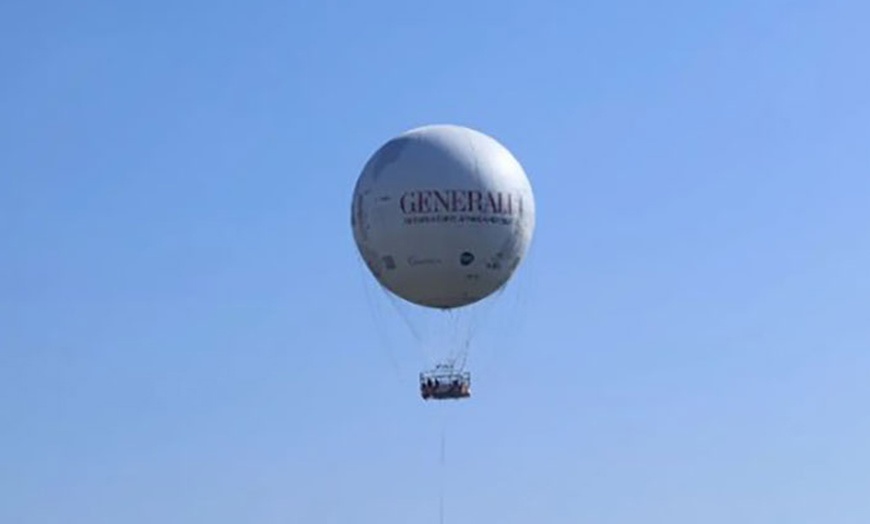 Image 11: Superbe vue panoramique de Paris à bord du Ballon de Paris Generali