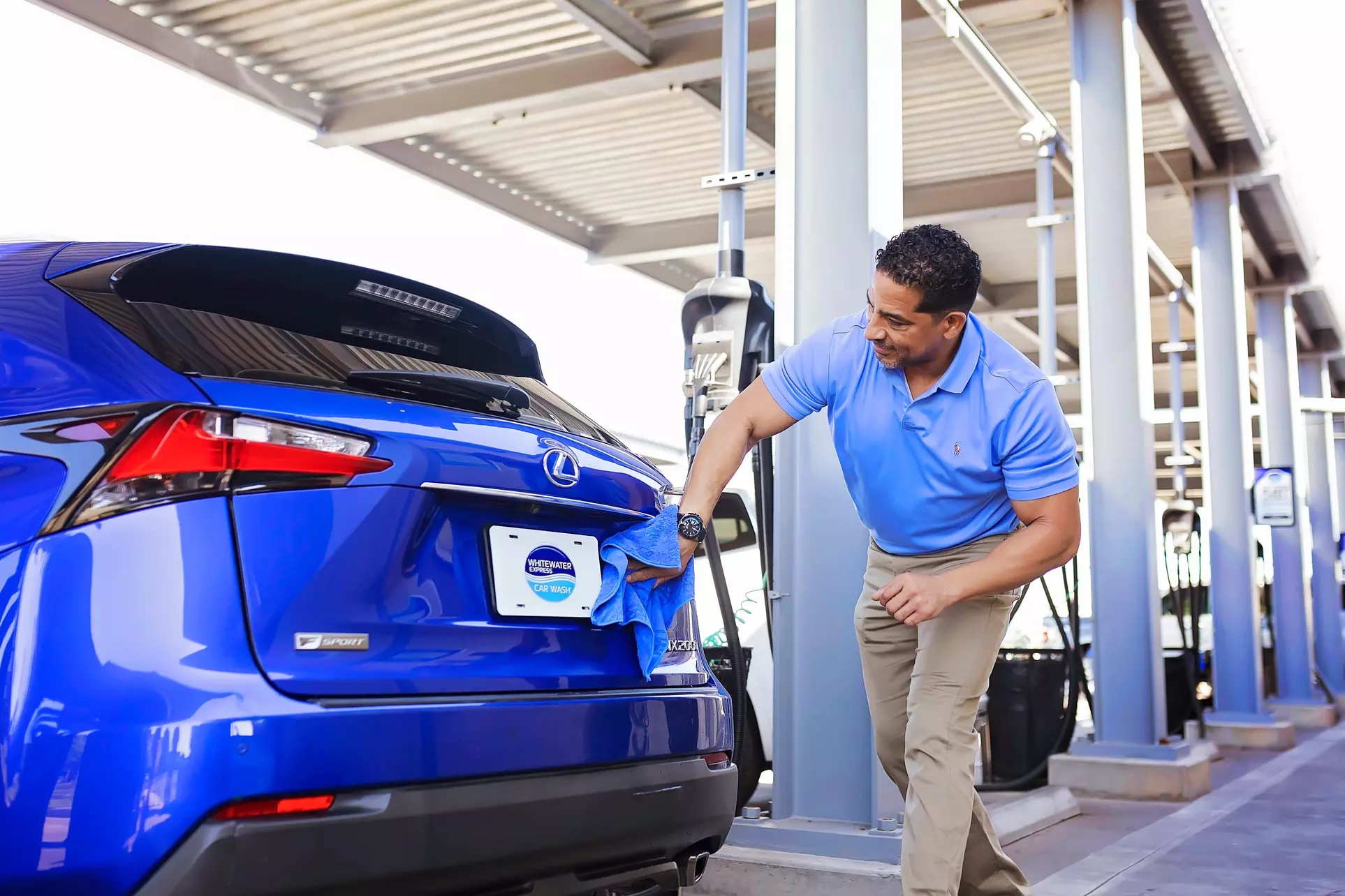 5 High Quality Car Washes with Free Vacuums and Amenities 