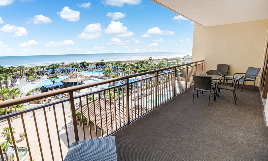 Image 33: Luxury Oceanfront Resort – Private Pools, Lazy River & Swim-Up Bar