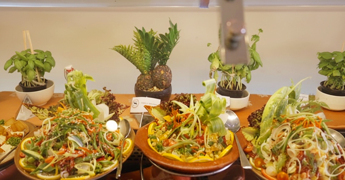 Savor 4* Buffet Lunch Or Dinner For A Kid, Or One, Two, Or Four Adults Savor 4* Buffet Lunch Or Dinner For A Kid, Or One, Two, Or Four Adults