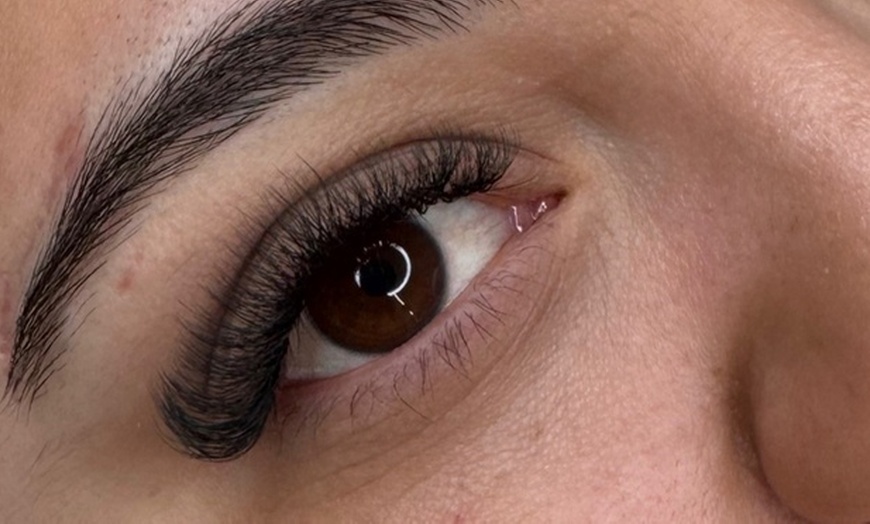 Image 2: Full Set Eyelash Extensions: Classic or Volume for Enhanced Lashes