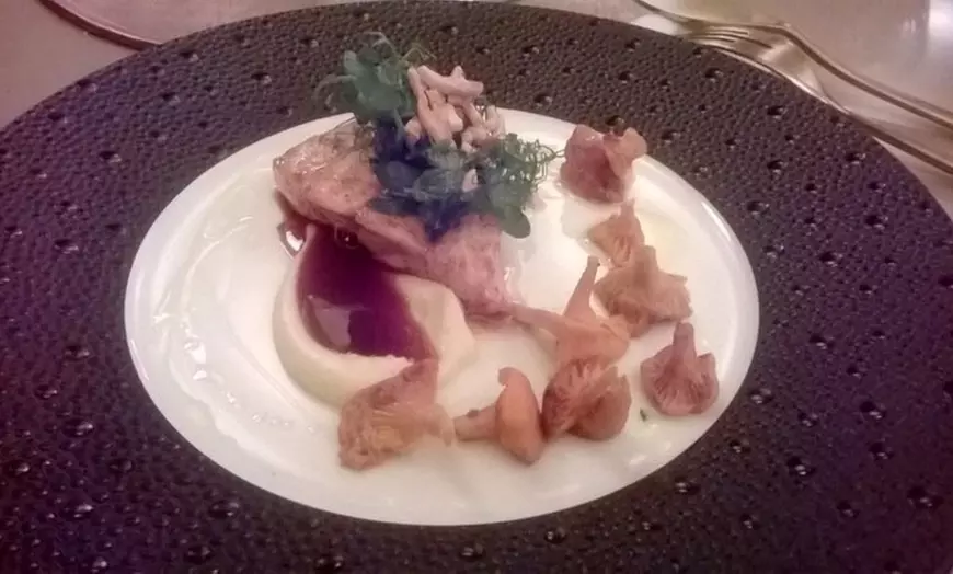 Image 3: Menu gastronomique cuisiné chez vous à la maison pour 4 ou 8 personnes