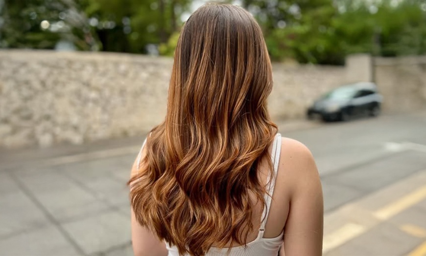 Image 4: Des forfaits coiffure au salon avec Olivia Bajulaz