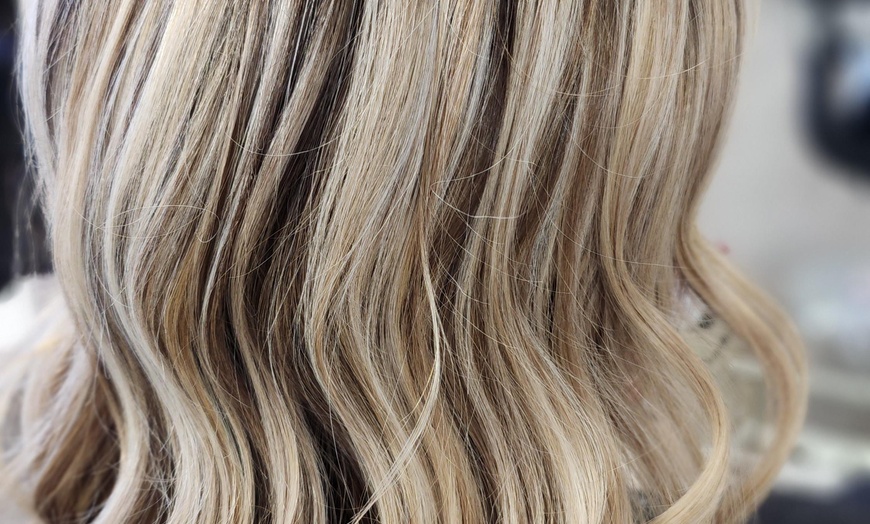 Image 9: Get Sleek Hair with Brazilian Blow Out Short Hair