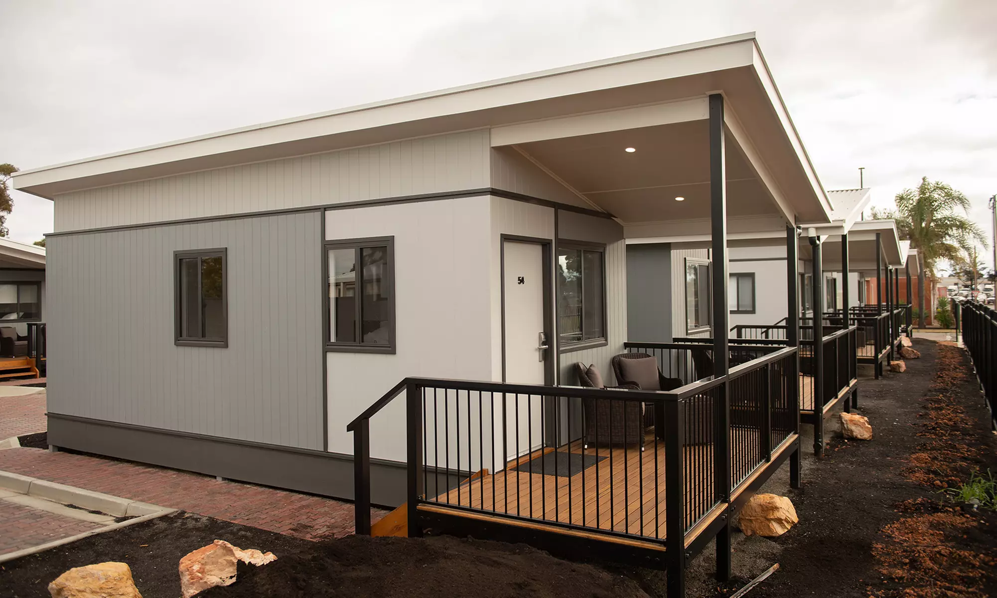 Port Pirie: Deluxe Villa + Welcome Gift in Room, Drink Voucher, & LCO