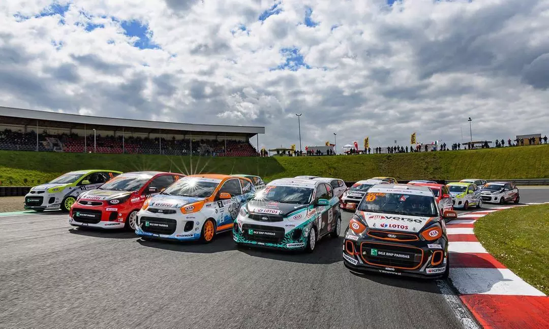 Rajdowe emocje: przejazdy jako kierowca lub pasażer wyścigowych aut