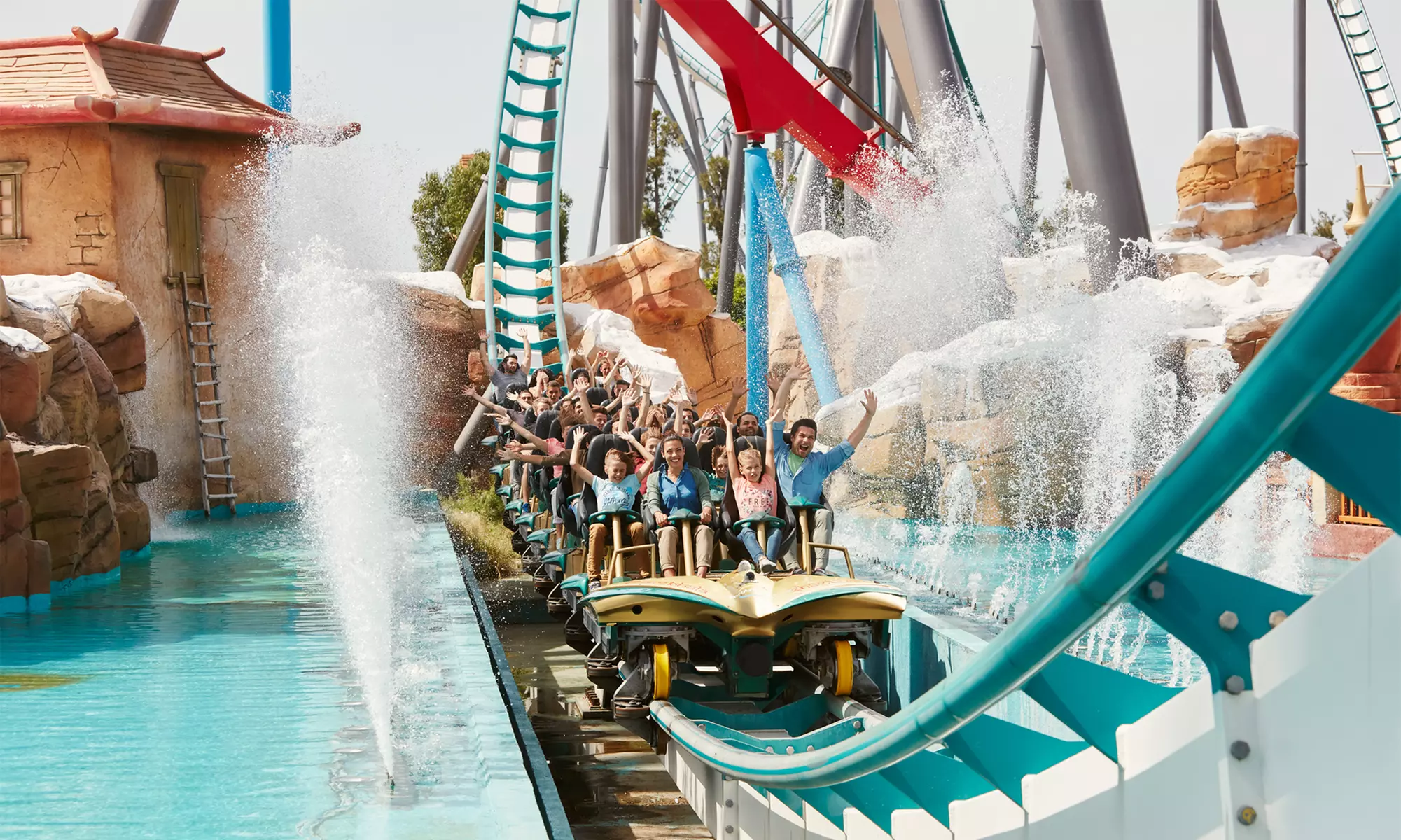 Tarragone : chambre double deluxe pour 2 ou 3 pers. avec petit-déjeuner et billets pour PortAventura à l'hôtel Lauria - Primary Image