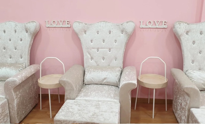 Image 2: Lifting y tinte de pestañas con opción a tratamientos adicionales 