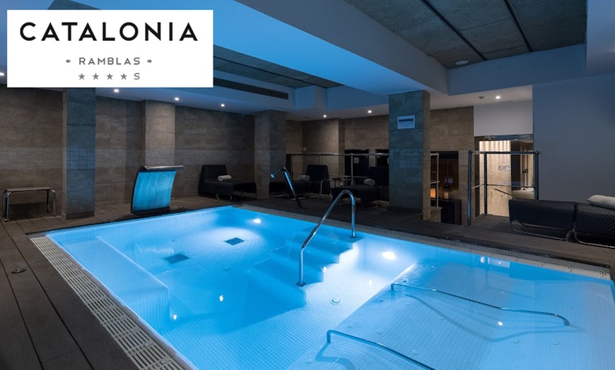 Image 1: Tu momento de relax: acceso spa y masaje en hotel Catalonia Ramblas 4*
