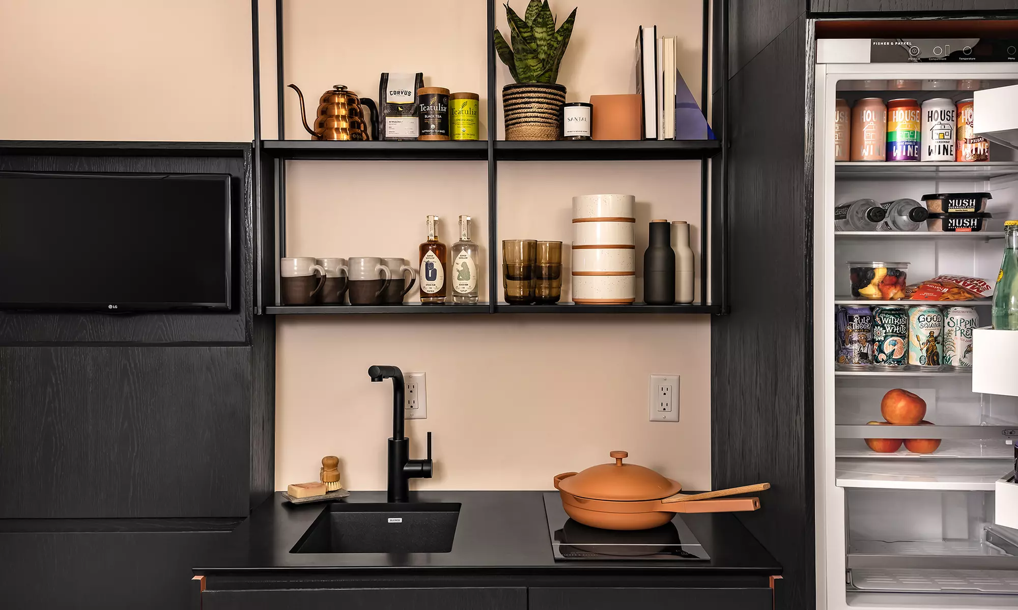 The 4-Star Catbird Hotel: Family-Friendly & Affordable - Book Now!