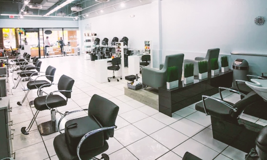 Image 3: Up to 50% Off on Eyelash Tinting at Lashes Paris