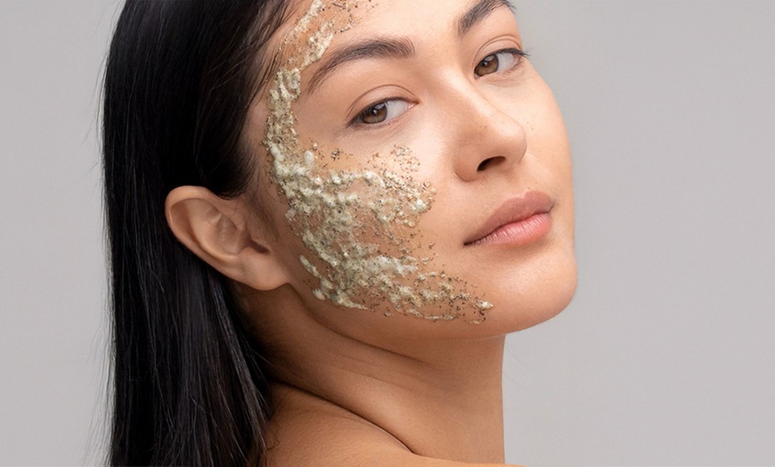 Image 1: Gesichtsbehandlung mit Hyaluronsäure, Dermabrasion und Kaviar-Ampulle