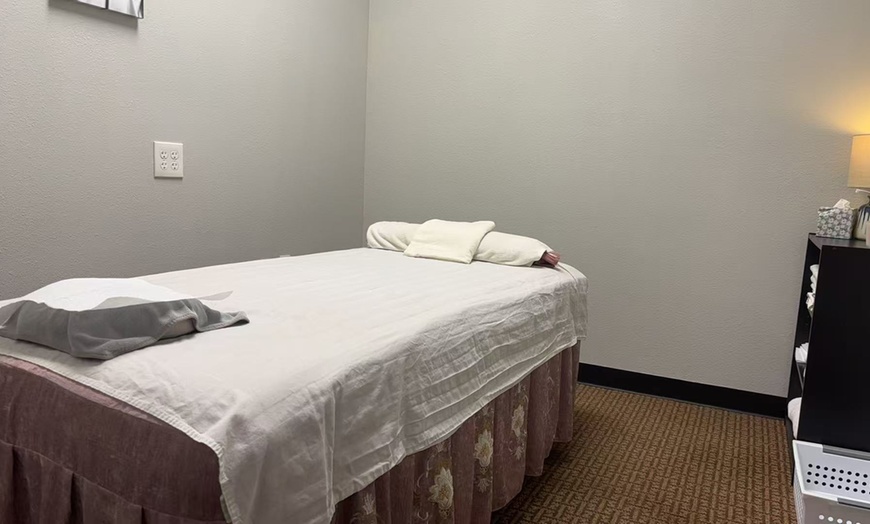 Image 2: Massage & Reflexology Experience with Hot Stones