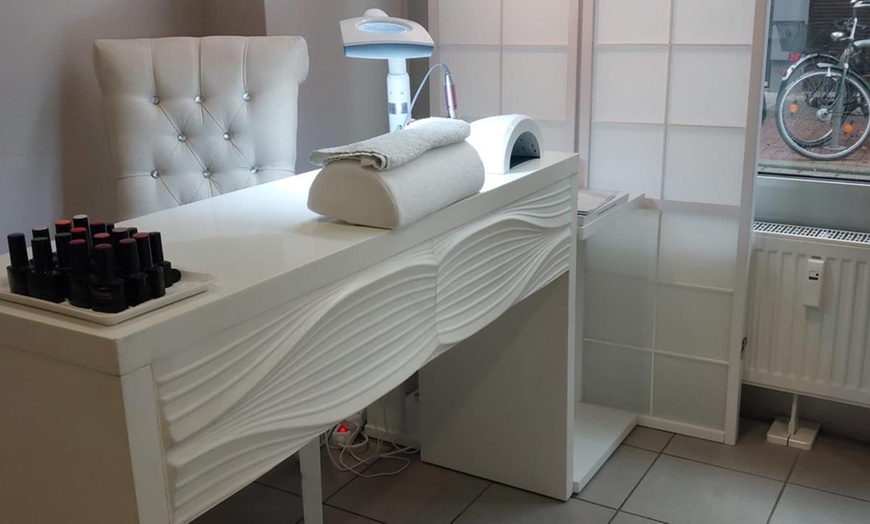 Image 4: Gesichtsbehandlung mit Bedampfung / Anti-Aging-Pflege / Radiofrequenz