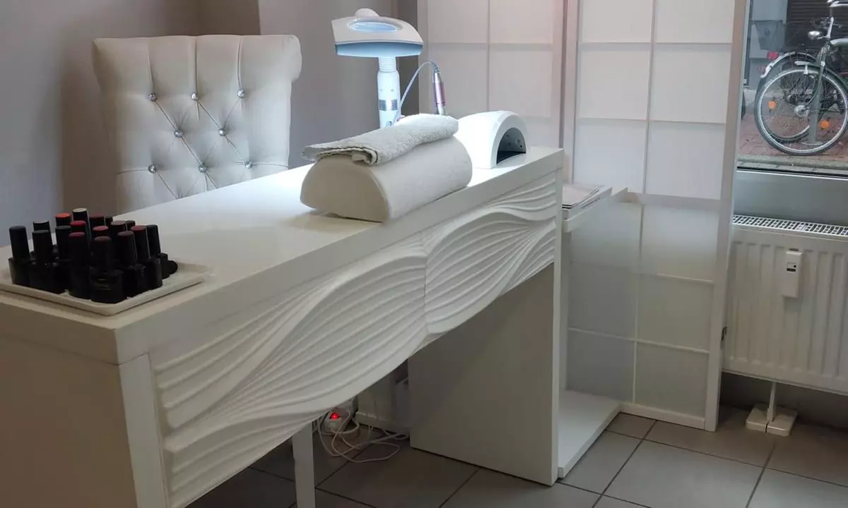 Gesichtsbehandlung mit Bedampfung / Anti-Aging-Pflege / Radiofrequenz