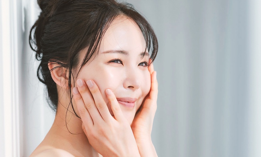 Image 1: Transform Your Skin with HIFU Treatment - Lower Face or Neck 