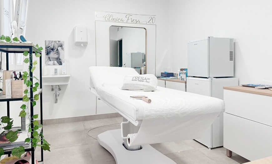 Image 2: 1 o 2 sesiones de exosomas con Dermapen en rostro completo para 1